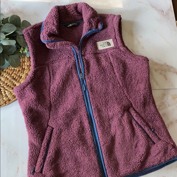 The North Face Jackets & Blazers - EUC- North Face - Campshire Vest -Size L -dark red